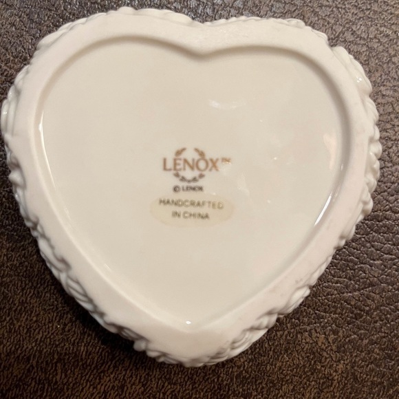 Heart Trinket Box with Roses, Vintage Lenox - Picture 4 of 7